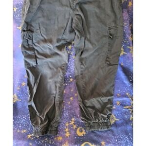 Ellen Tracy Women's Medium  Black Cargo Pants Elastic Waist Cuffed Leg Athletic